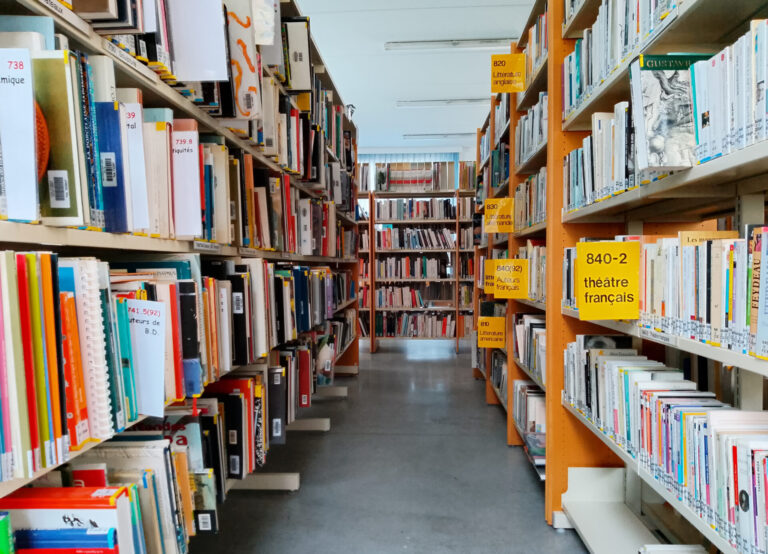 Photo de la bibliothèque du Temps Libre, section Jeunesse
